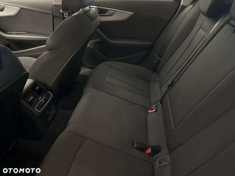 Audi A4 Limousine - 20