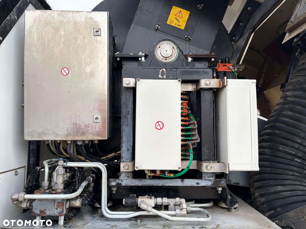 Renault D 12 zamiatarka - 21