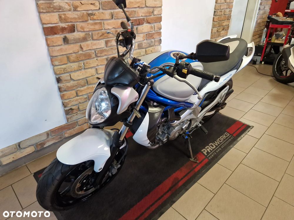 Suzuki Gladius - 5