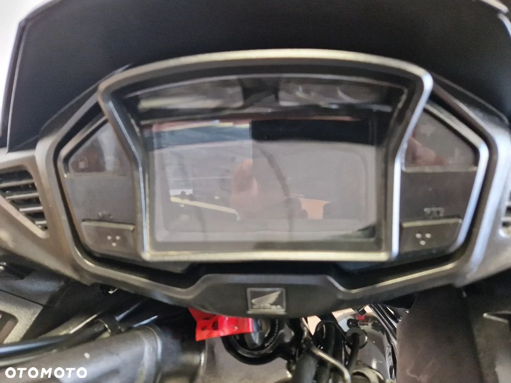 Honda VFR - 22