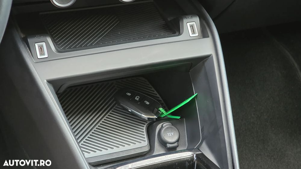 Citroën C4 PureTech 130 Stop&Start EAT8 SHINE - 28