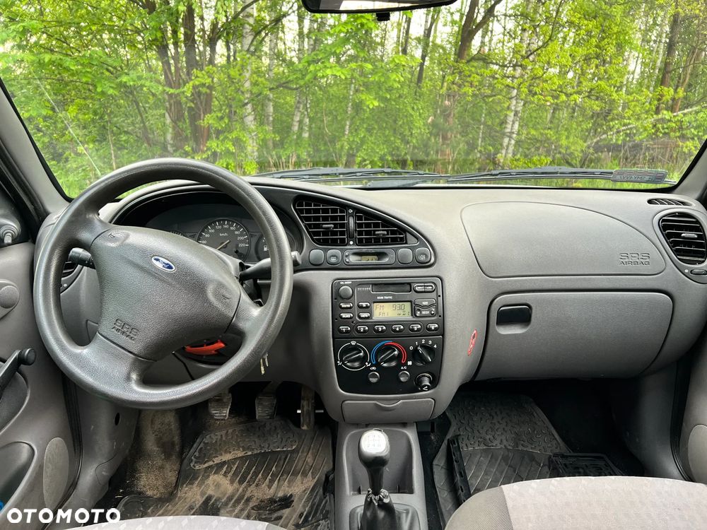 Ford Fiesta 1.3 Ghia - 9