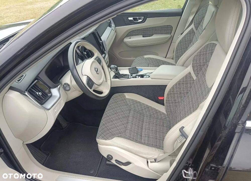 Volvo XC 60 D4 Momentum Pro - 16