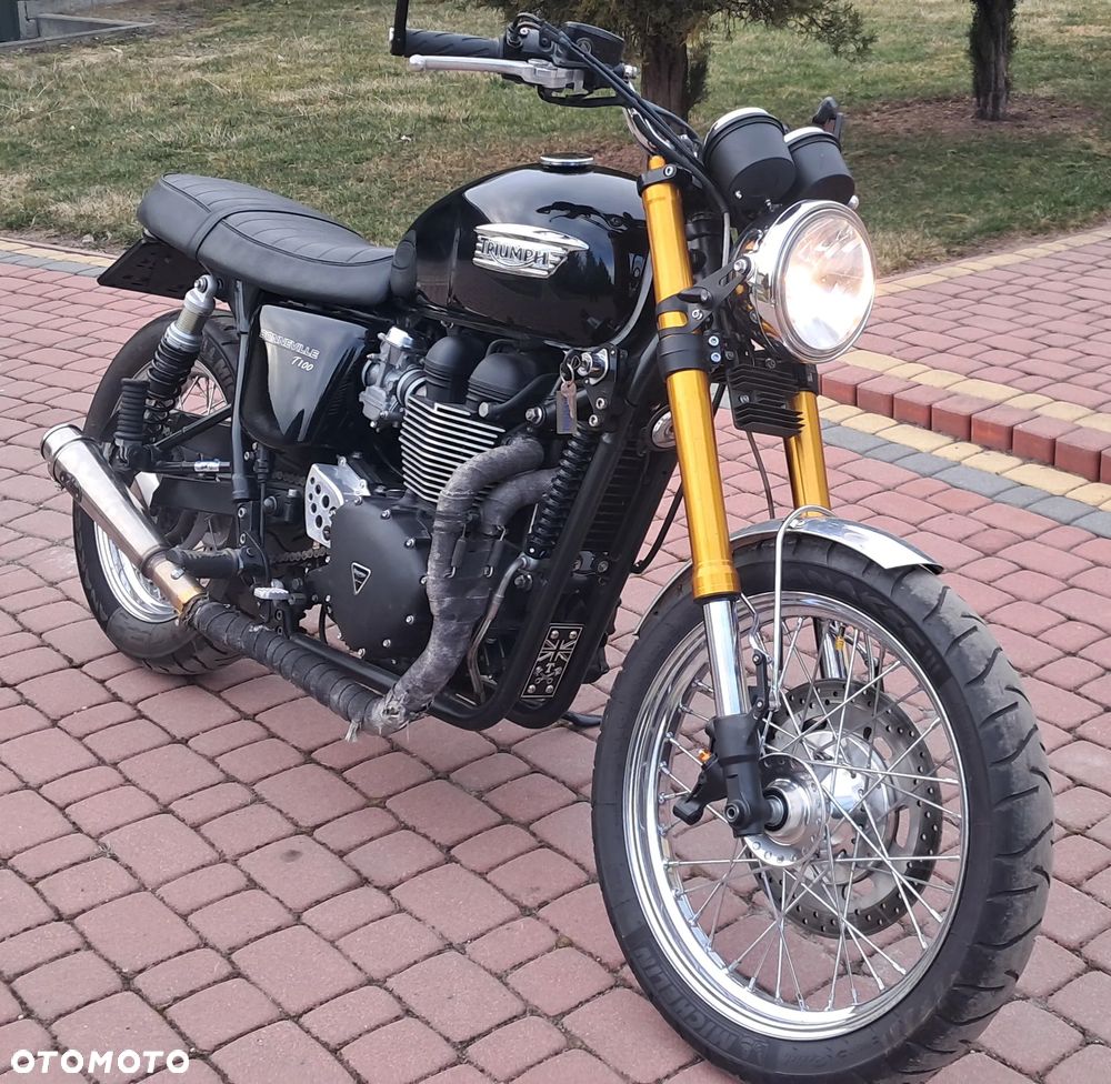 Triumph Bonneville - 6