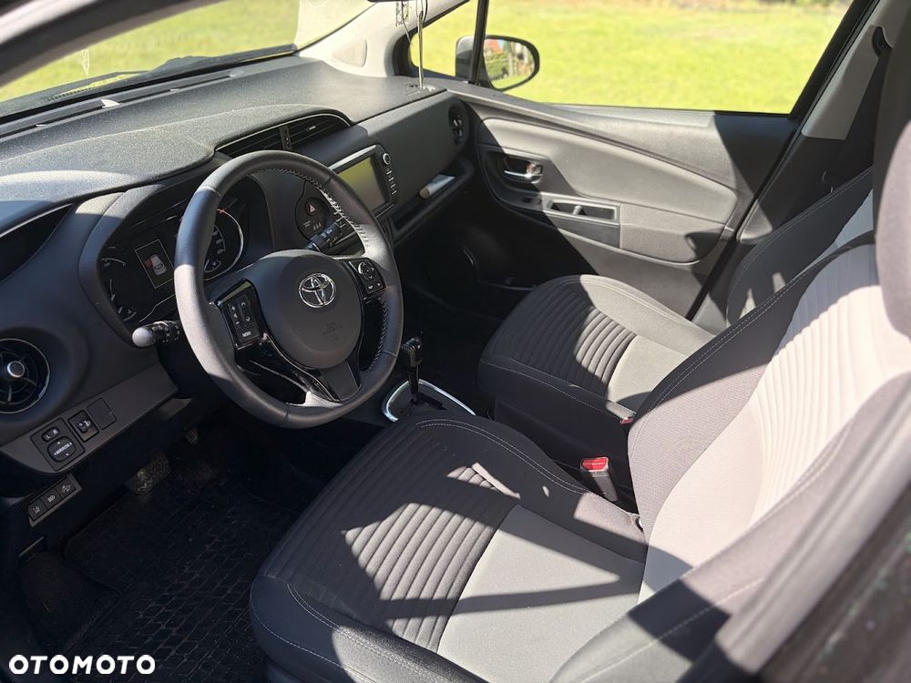 Toyota Yaris Hybrid 100 Active EU6 - 9