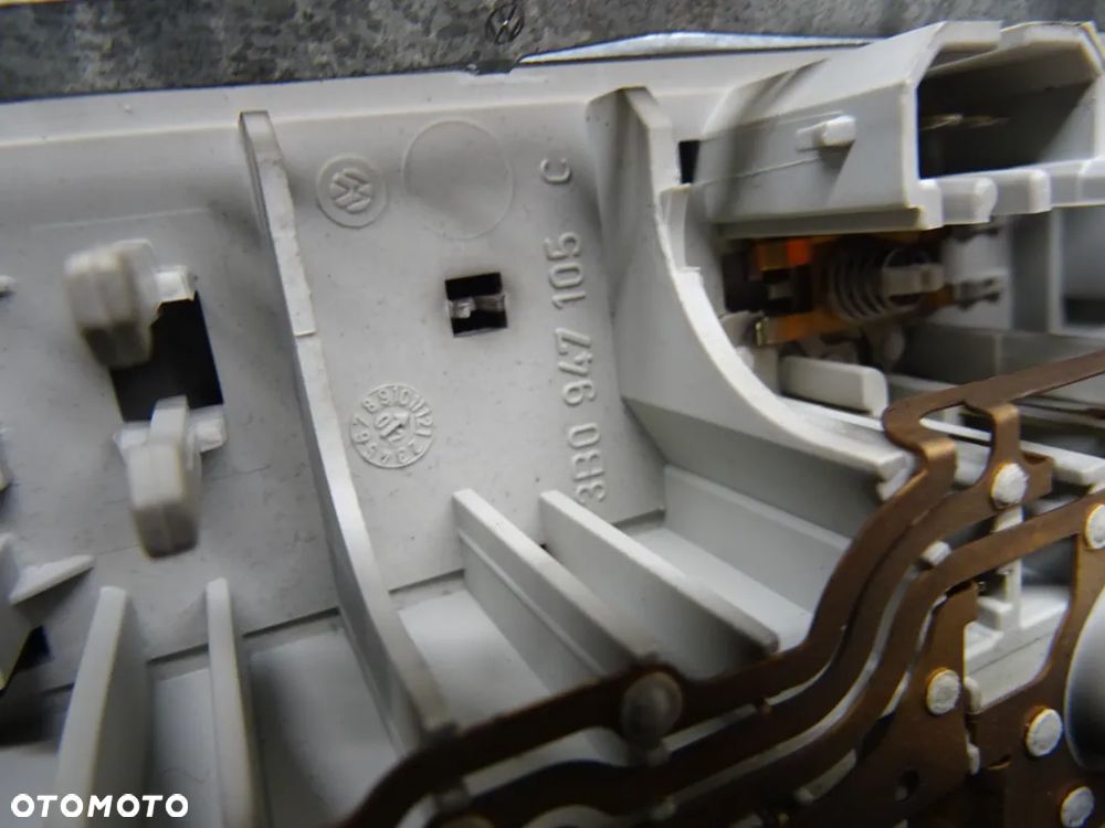VW PASSAT B5 LIFT 1.9TDI LAMPKA PODSUFITKI 3B0947105C - 4