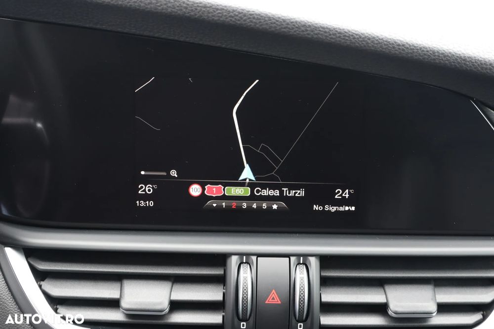 Alfa Romeo Giulia 2.2 - 18