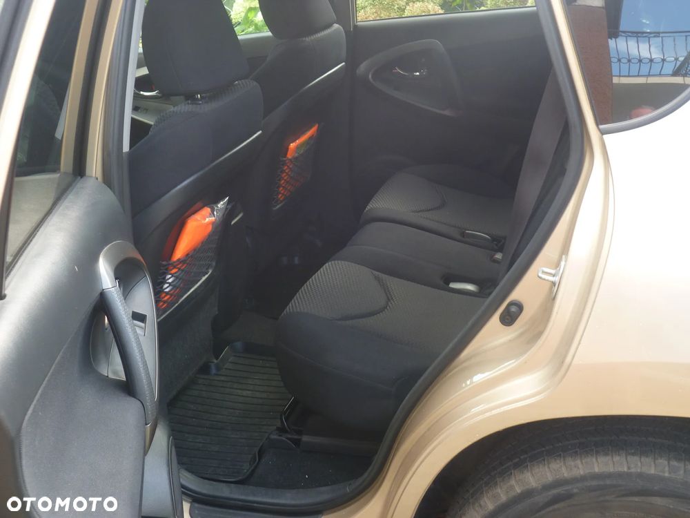 Toyota RAV4 - 11