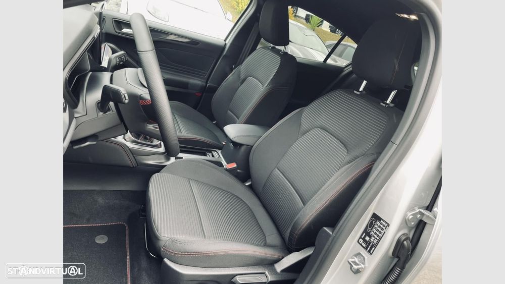 Ford Focus 1.0 EcoBoost MHEV ST-Line X - 11