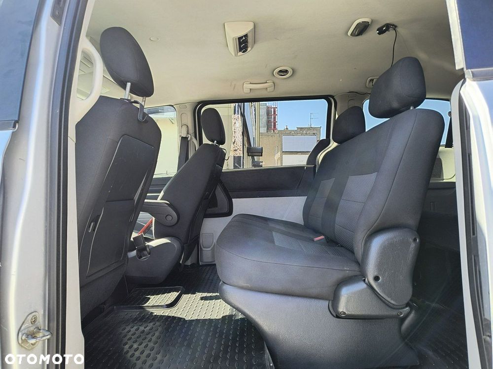 Dodge Caravan - 11