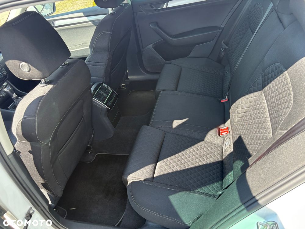 Skoda Superb 2.0 TDI Ambition DSG - 14