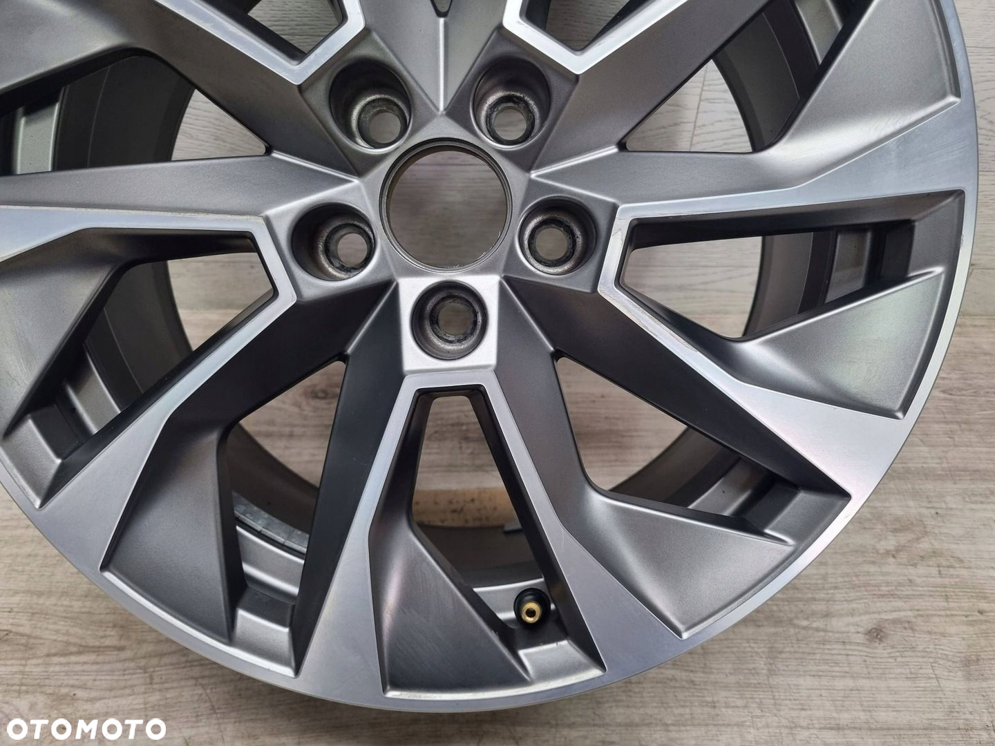 Skoda Fabia Mk3 NJ 2021 Wszystkie Felgi aluminiowe R16 - 7