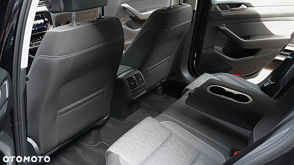 Volkswagen Passat 2.0 TDI EVO Business DSG - 17