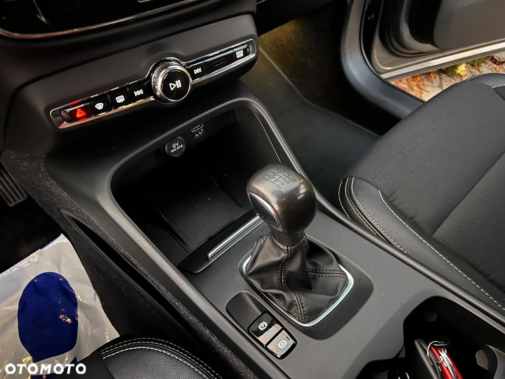 Volvo XC 40 D3 Momentum - 32