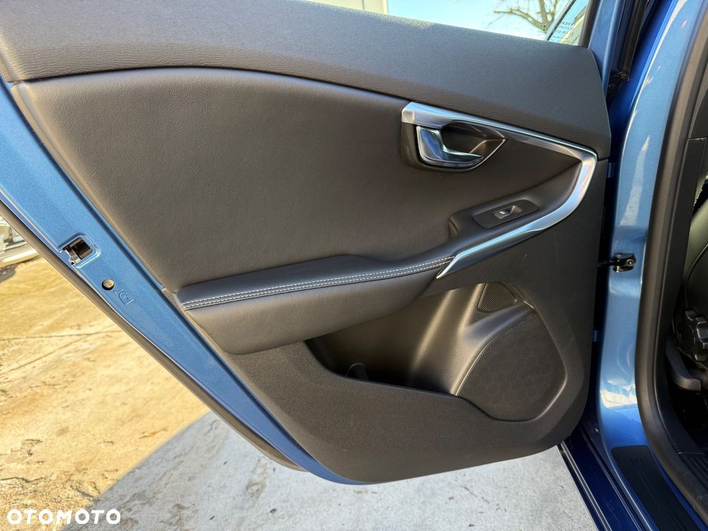 Volvo V40 D3 Drive-E R-Design Momentum - 15