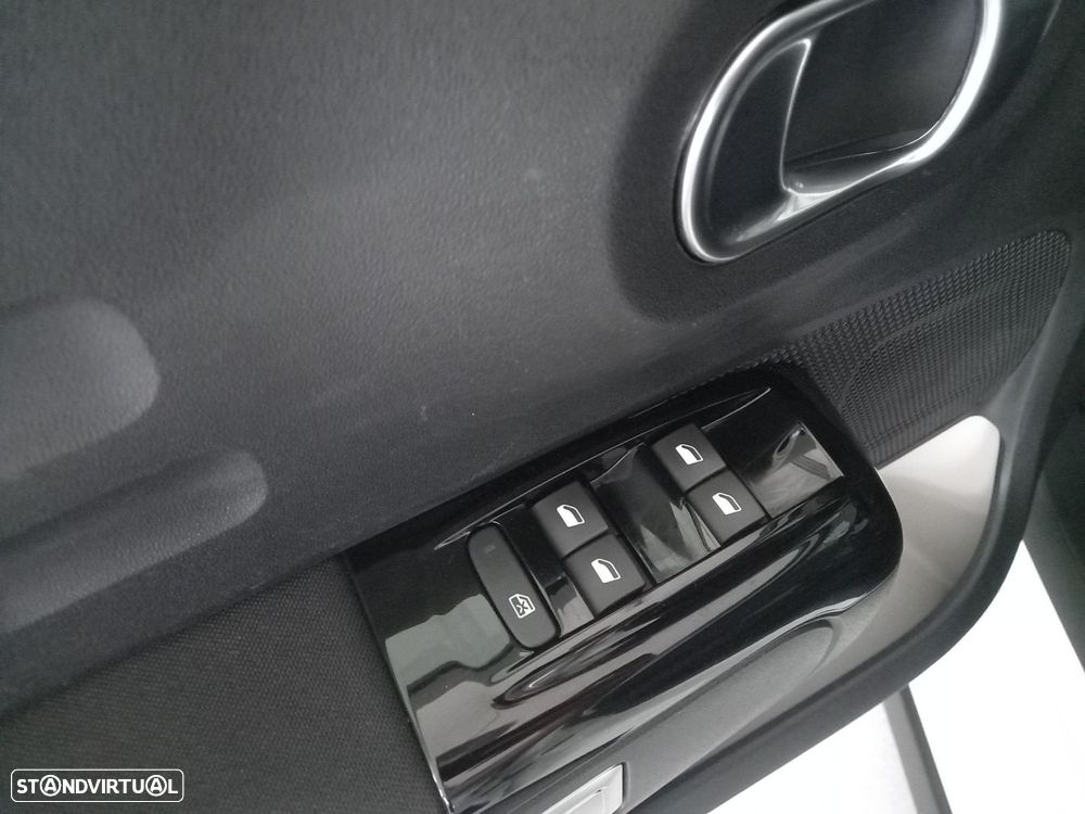 Citroën C3 1.2 PureTech Shine EAT6 - 7