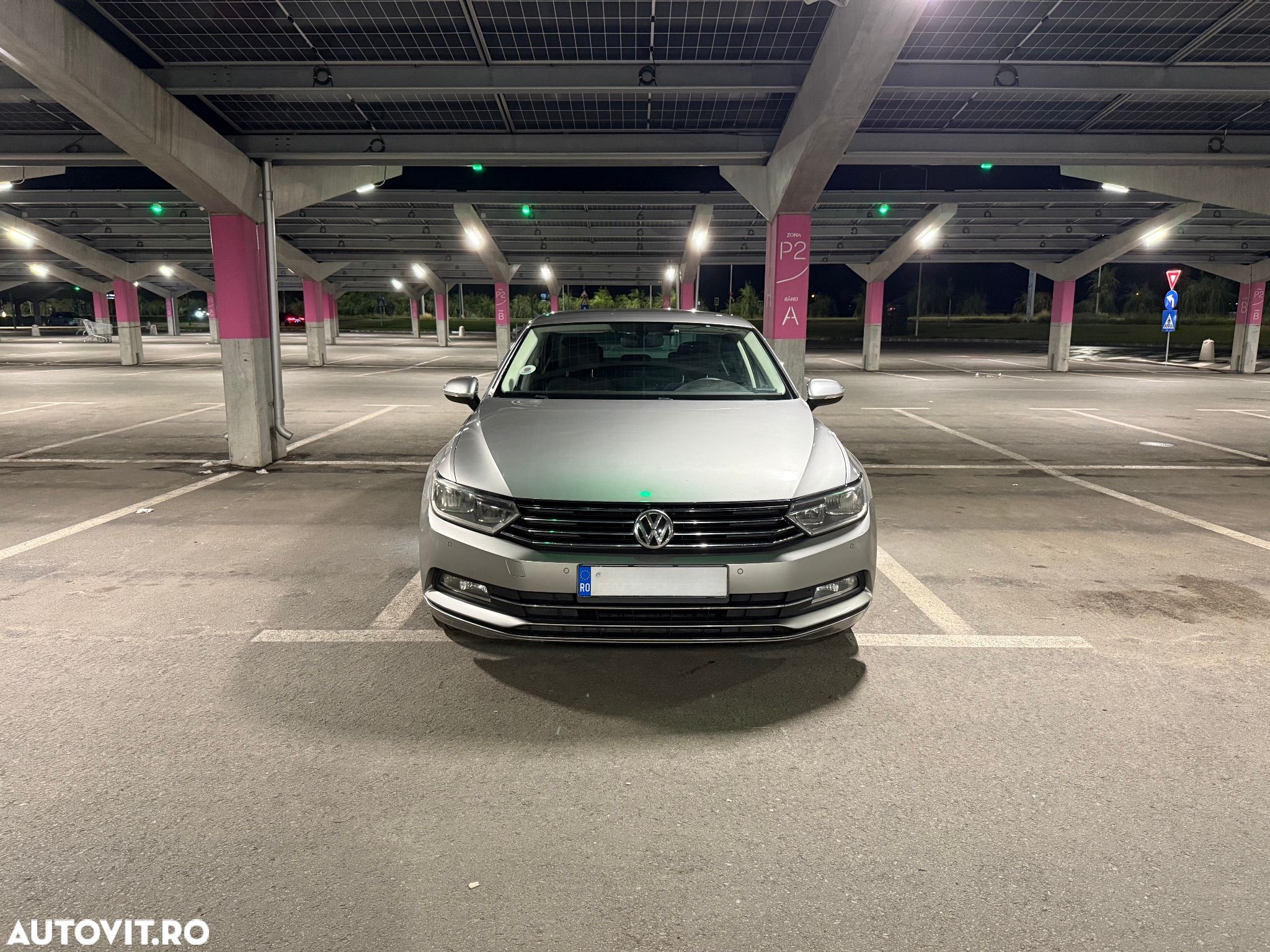 Volkswagen Passat - 1