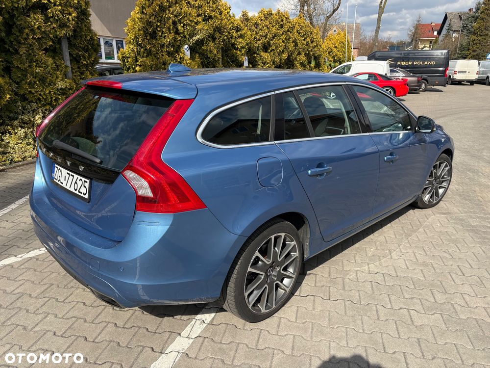 Volvo V60 D4 Drive-E Momentum - 17