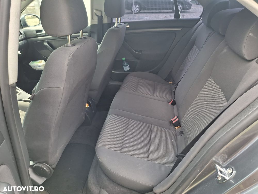 Volkswagen Jetta - 4