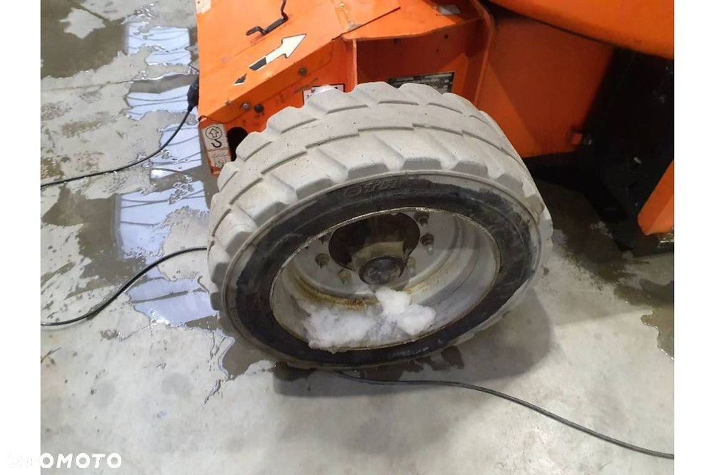 JLG E450AJ - 14