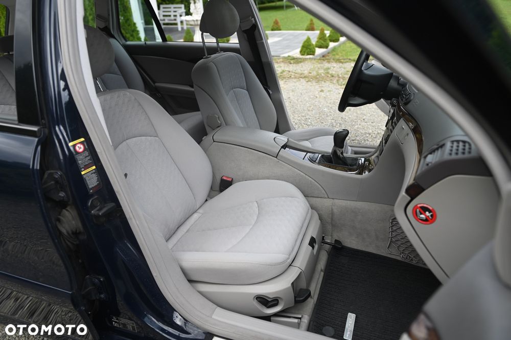 Mercedes-Benz Klasa E 240 T Classic - 15
