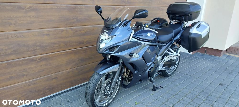 Suzuki GSX - 13