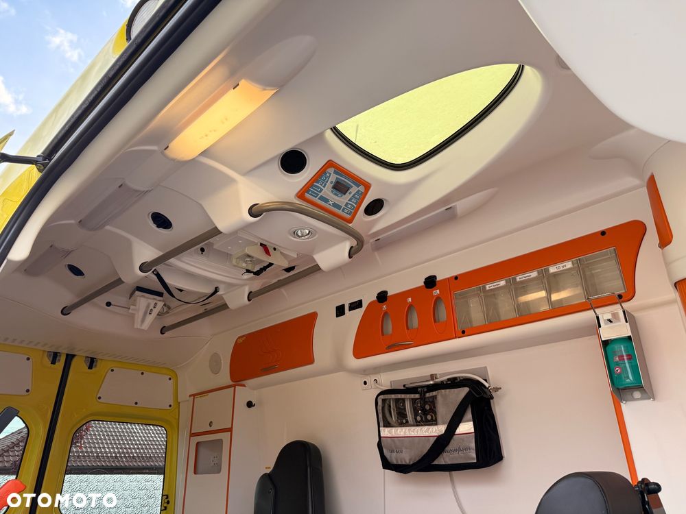 Mercedes-Benz Sprinter Ambulans - 16