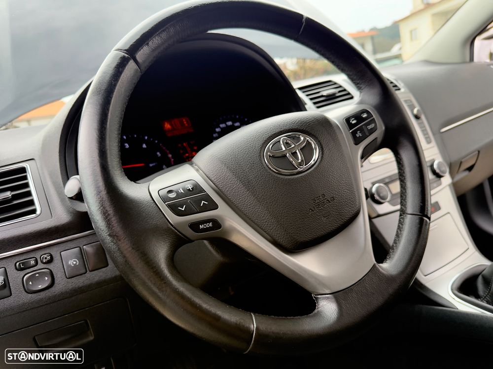Toyota Avensis SW 2.0 D-4D Exclusive +Navi - 42