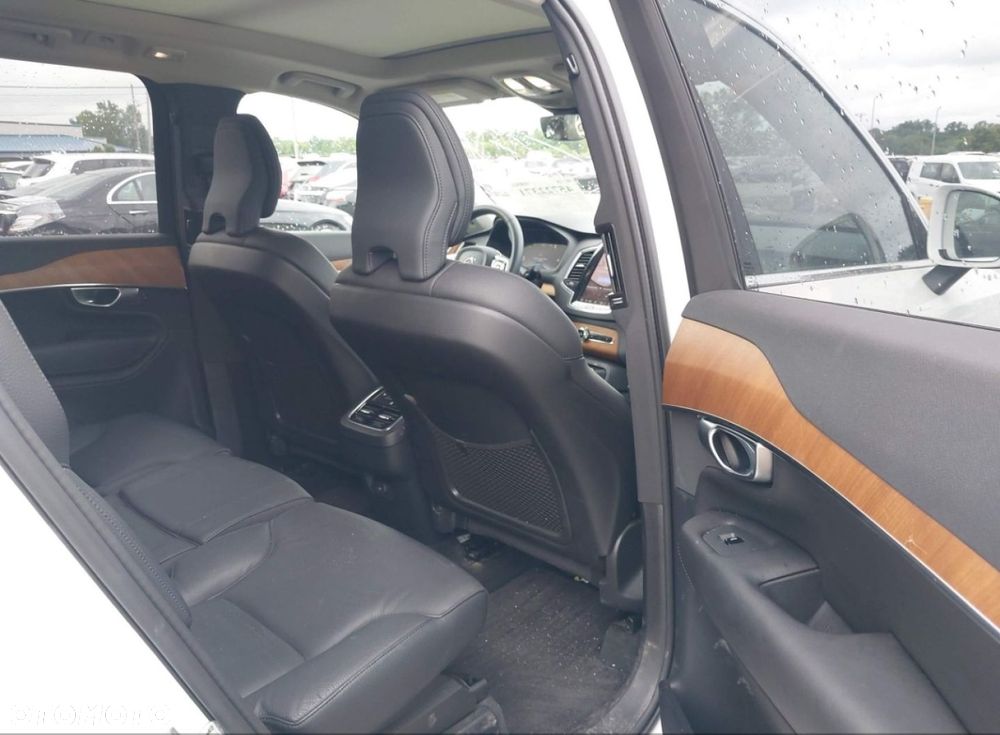 Volvo XC 90 - 9