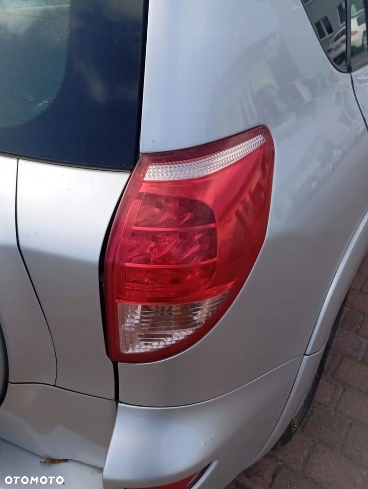 TOYOTA RAV4 III LAMPA PRAWA TYLNA TYŁ - 1