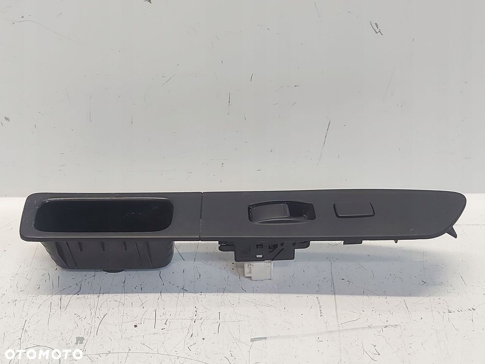 NISSAN PRIMERA P12 PRZEŁĄCZNIK SZYB PRAWY PANEL - 1