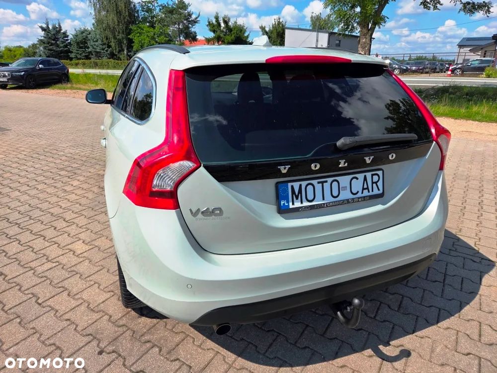 Volvo V60 D2 Momentum - 12