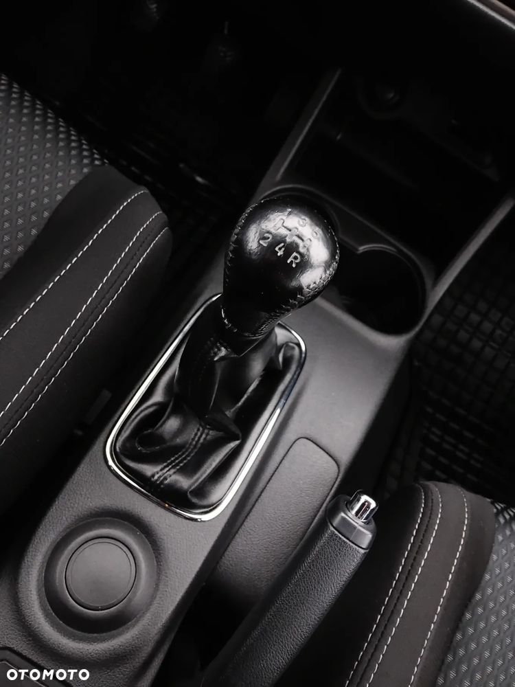 Mitsubishi Outlander 2.0 Invite + 2WD - 17