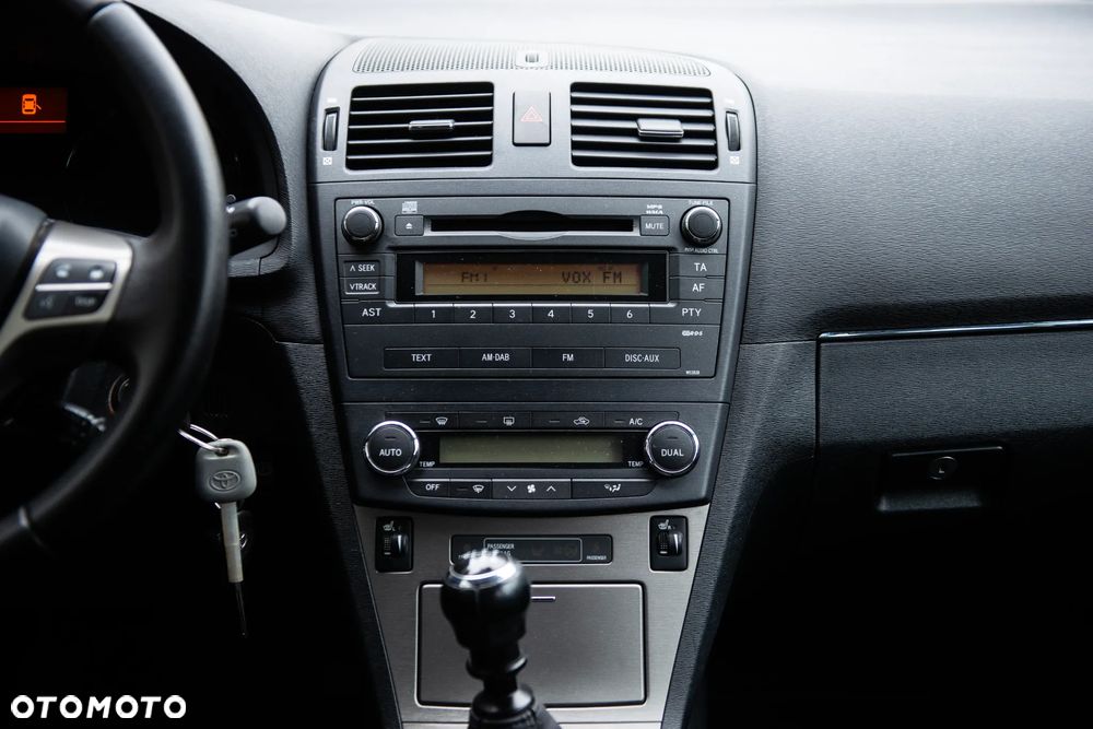 Toyota Avensis 1.8 Premium - 29