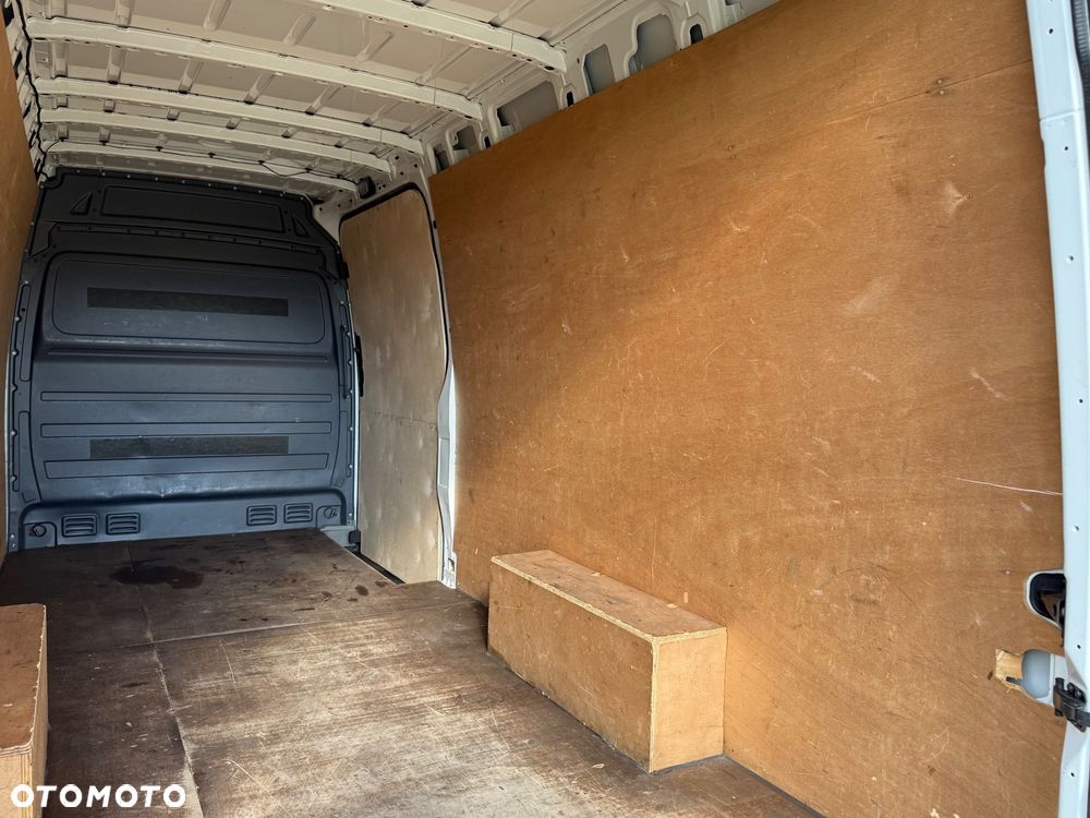 Mercedes-Benz Sprinter - 10