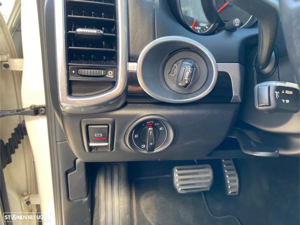 Porsche Cayenne S Hybrid - 16