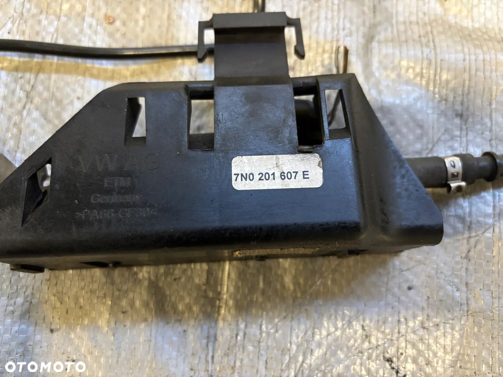 VW Sharan 7N Seat Alhambra pompka webasto VW Sharan 7N Seat Alhambra II ślizg zderzaka tył 7N0807863 - 3