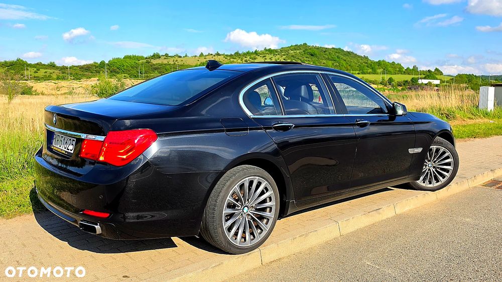 BMW Seria 7 750i - 4