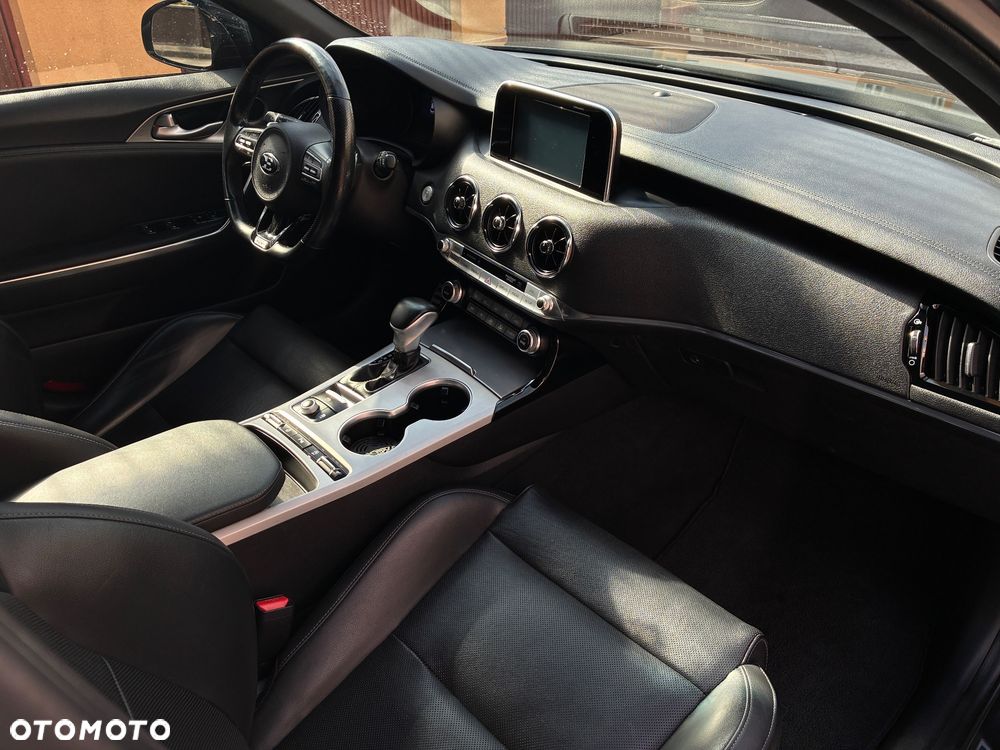 Kia Stinger - 12