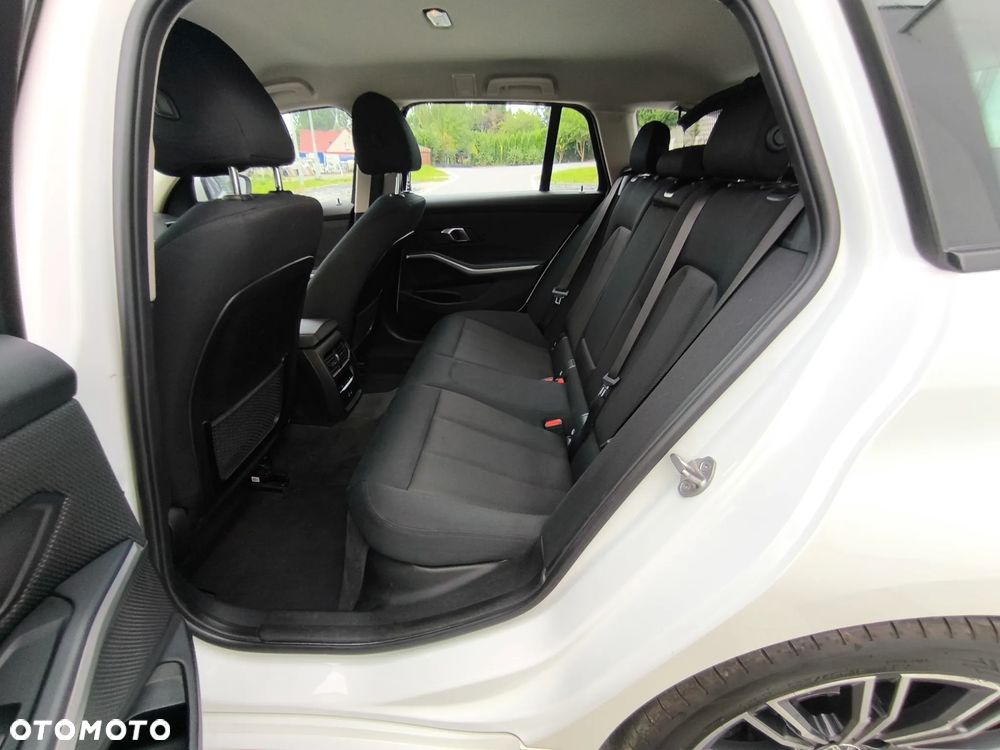 BMW Seria 3 318i - 18