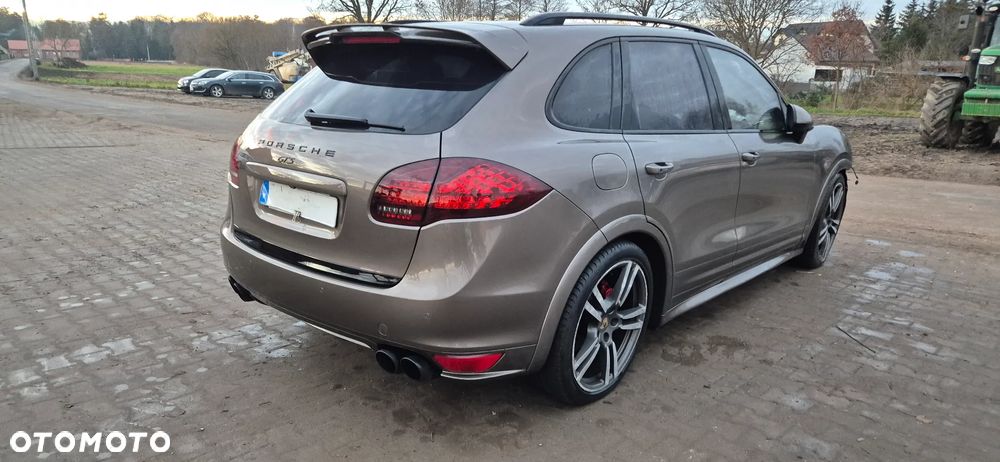 Porsche Cayenne GTS - 10