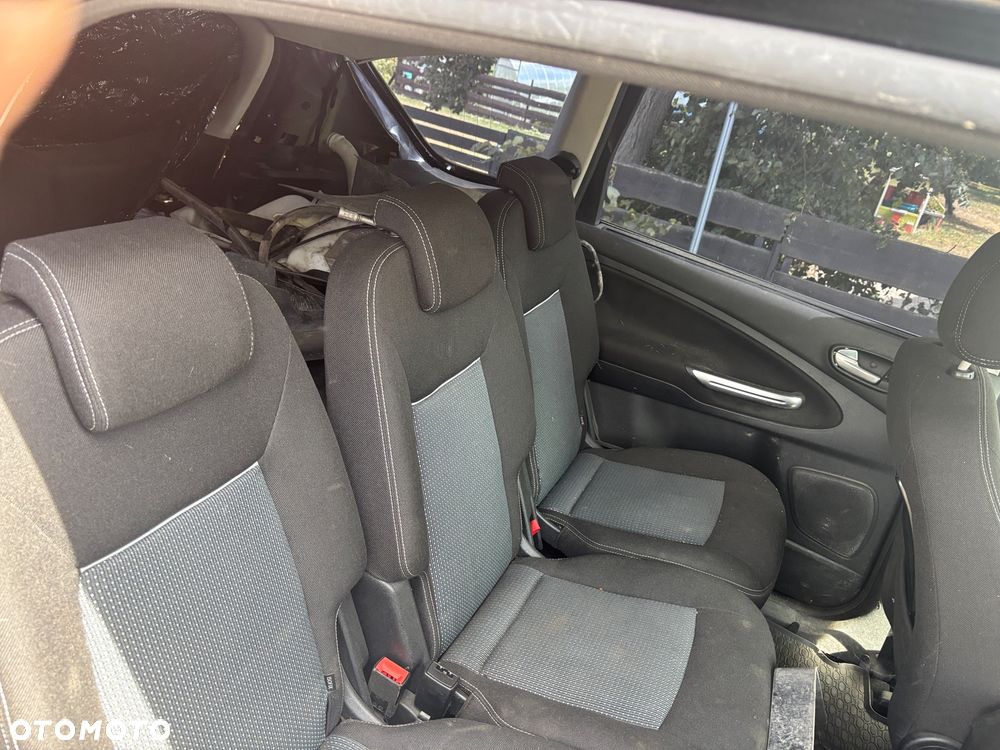 Ford S-Max - 21
