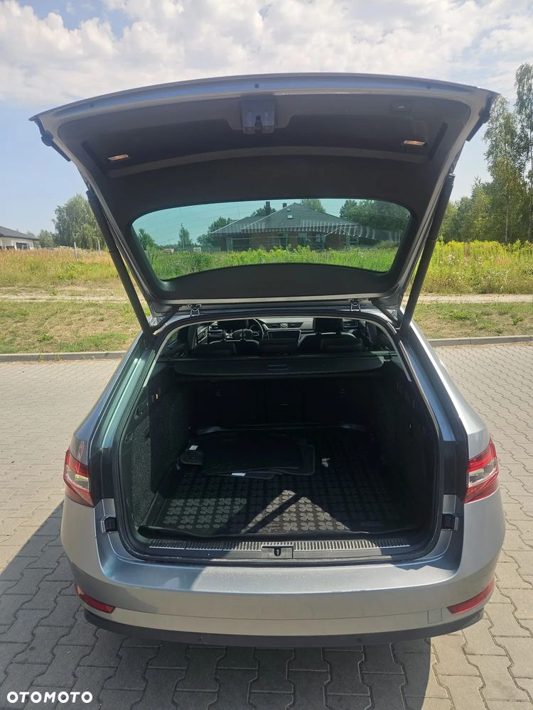 Skoda Superb 2.0 TDI 4x4 L&K DSG - 10