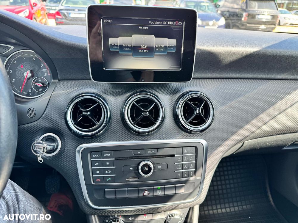 Mercedes-Benz EQA - 11