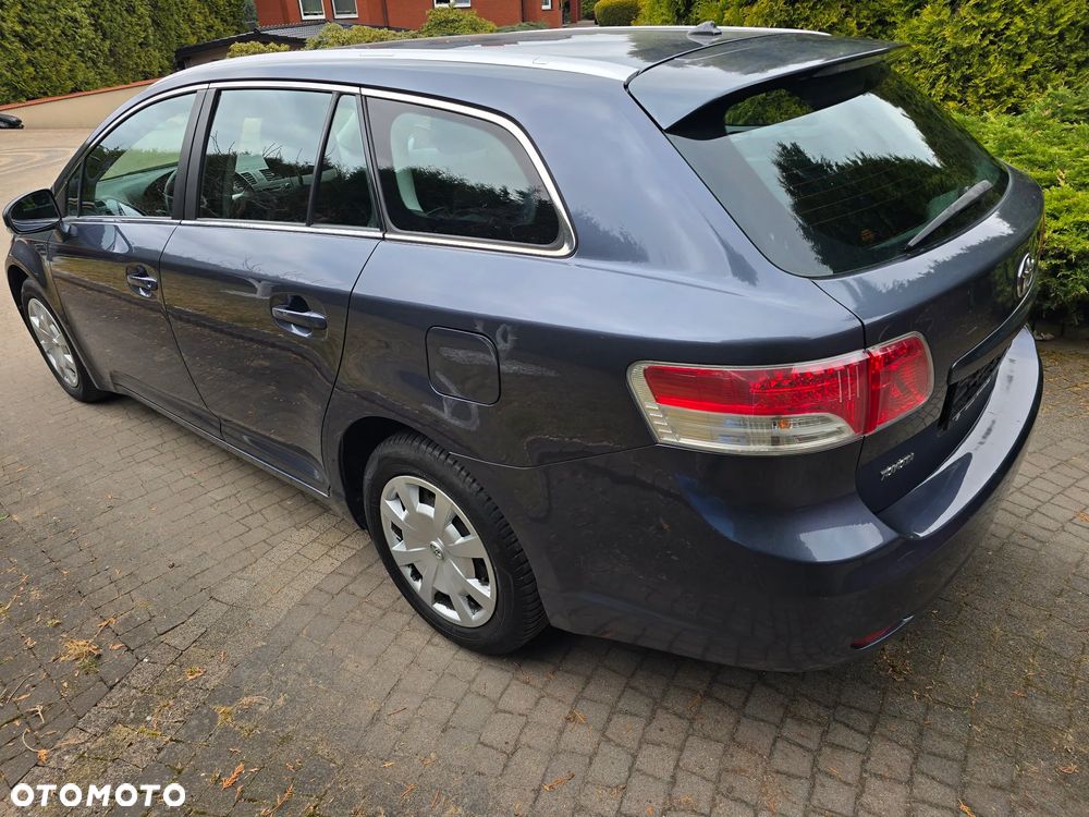 Toyota Avensis 1.6 Sol - 4