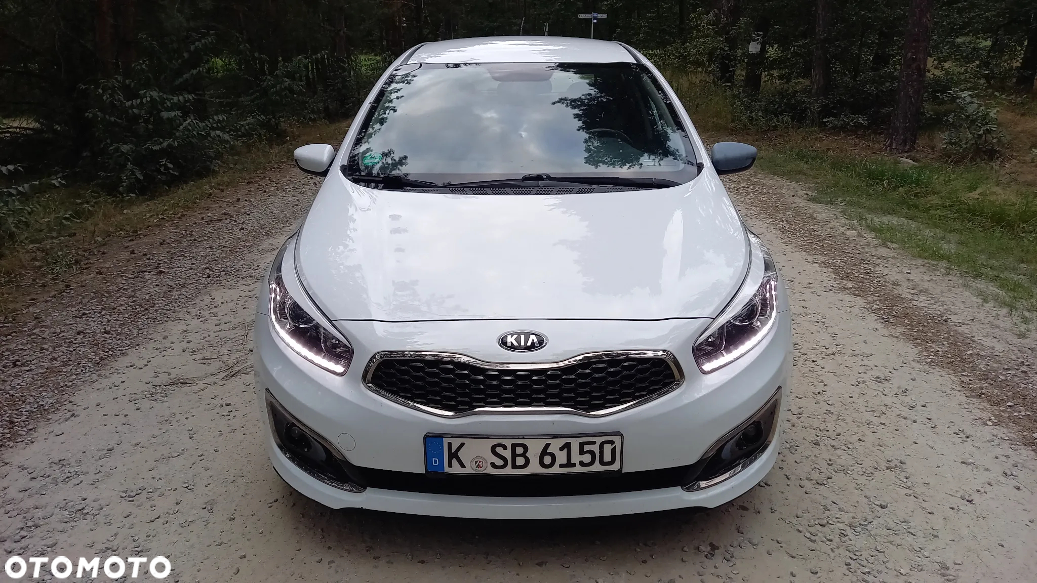 Kia Ceed 1.4 L - 6