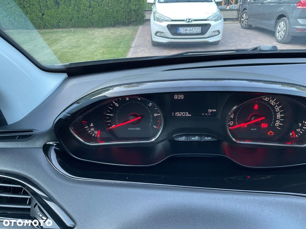 Peugeot 208 - 16