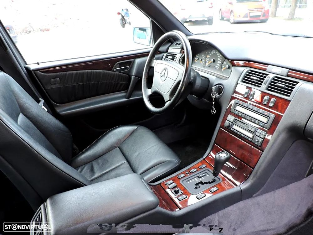 Mercedes-Benz E 220 - 11