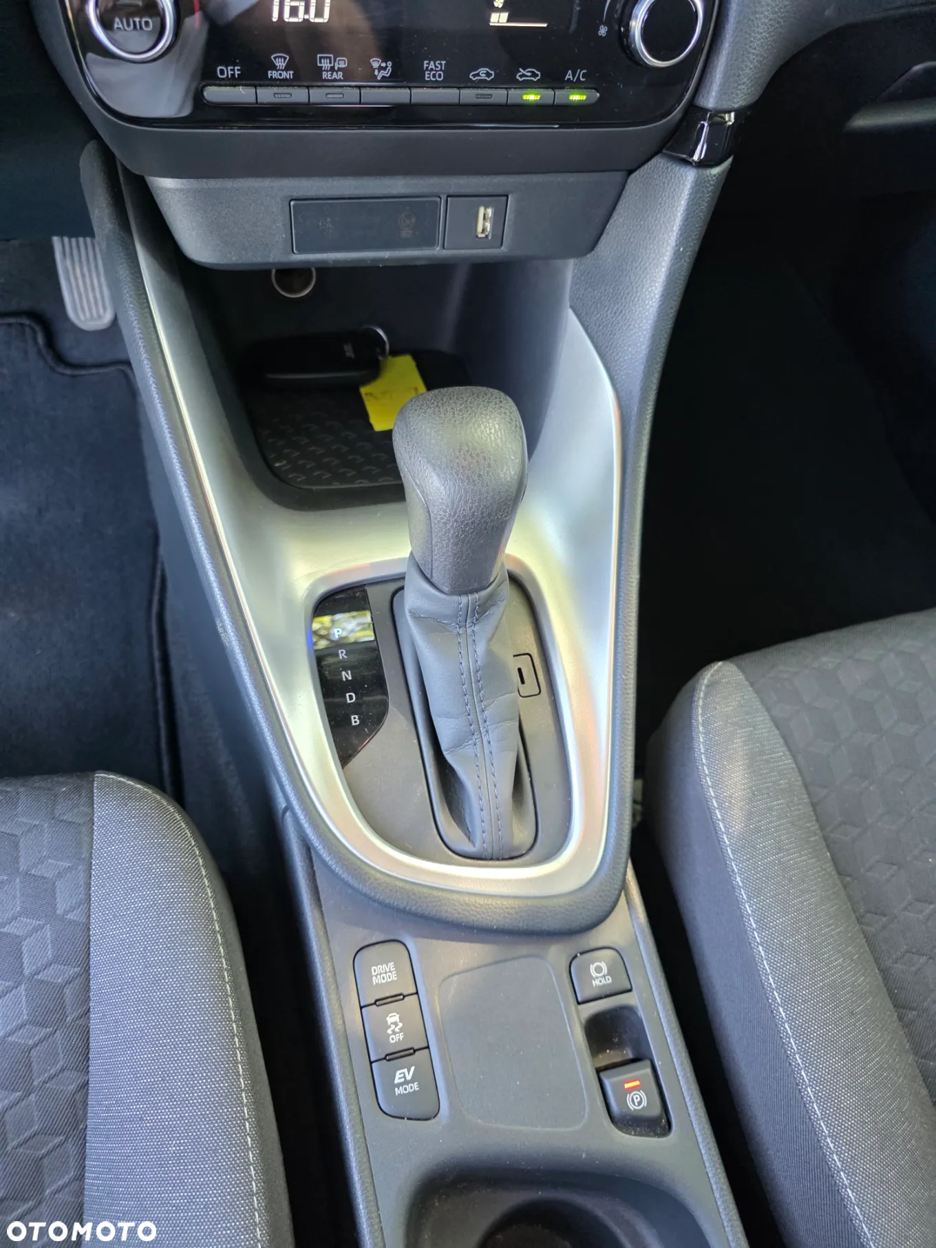 Toyota Yaris Hybrid 1.5 Style - 9
