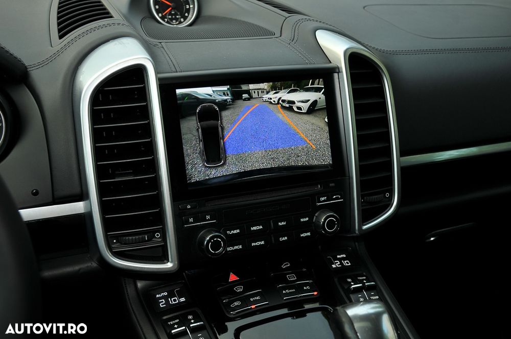 Porsche Cayenne Platinum Edition - 24